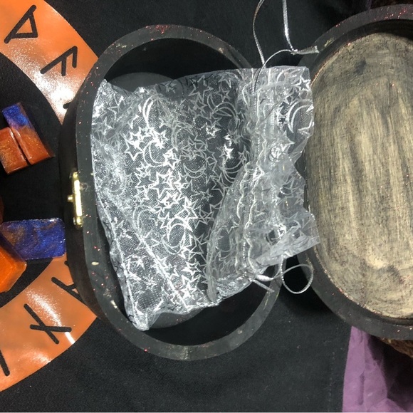 Black and Orange Rune Set with Star Box and rune cloth - Picture 4 of 11
